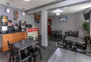 Travelodge by Wyndham Muskegon - Muskegon - 5