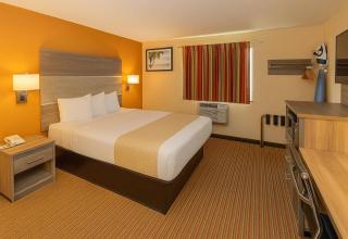 Travelodge by Wyndham Muskegon - Muskegon - 4