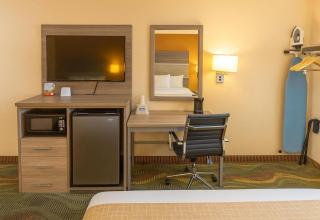 Travelodge by Wyndham Muskegon - Muskegon - 3
