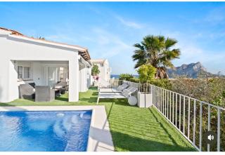 Espectacular villa junto a la playa, piscina privada y vistas al mar - 9