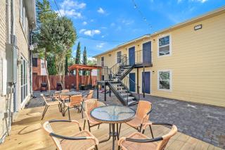 Nr Med Center, Midtown, Dt Games Patio Bbq - Houston - 7