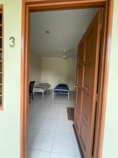 Bilik 3 Katil Single Aircond Pekan - 0