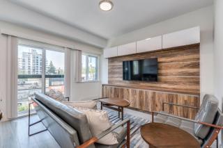 Modern & Luxury Apartment with Full Amenities - Vancouver - 0