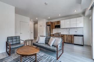 Modern & Luxury Apartment with Full Amenities - Vancouver - 6