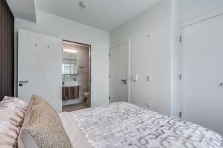 Modern & Luxury Apartment with Full Amenities - Vancouver - 2