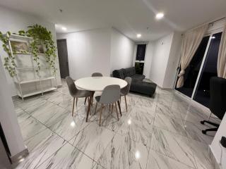 Balboa Avenue Sky Suites - 3
