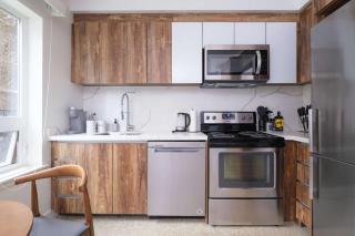 Modern Studio Condo in Central Prime Location - Vancouver - 1