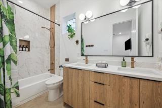 8BR/8Bath/Pool/HotTub/Mini Golf - Houston - 6