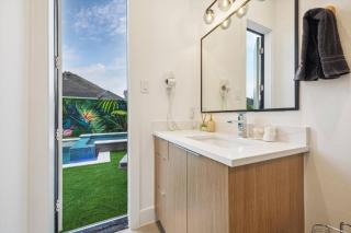 8BR/8Bath/Pool/HotTub/Mini Golf - Houston - 4