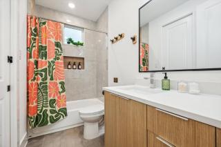 8BR/8Bath/Pool/HotTub/Mini Golf - Houston - 2