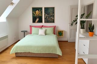 Sunset & Bloom Attic - Near parks & cafés - Prag - 0