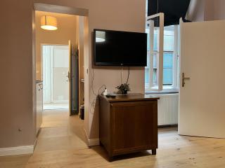 1 Aprt & 5 Stylish Hotel Rooms, Comfort & Convenience Combined - Wenen - 8