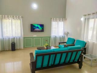 ll EMPYREAN STAY ll SUNFLOWER VILLA ll 3BHK ll AC ll PVT POOL ll FREE WIFI ll - Lonavala - 1