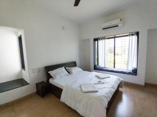 ll EMPYREAN STAY ll SUNFLOWER VILLA ll 3BHK ll AC ll PVT POOL ll FREE WIFI ll - Lonavala - 3