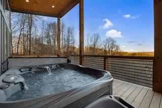 Quiet Time - Gorgeous Mountain Views Chic Interiors Wood-burning Fireplace - Blue Ridge - 9