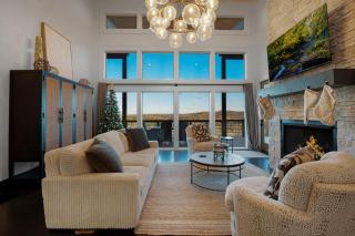Quiet Time - Gorgeous Mountain Views Chic Interiors Wood-burning Fireplace - 8