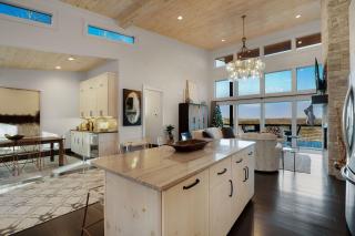 Quiet Time - Gorgeous Mountain Views Chic Interiors Wood-burning Fireplace - Blue Ridge - 2