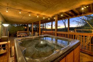 Talking Leaves Hot tub firepit and comfy king beds - 9