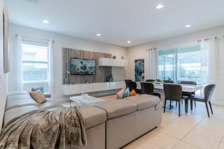 PERFECT 5-BEDROOM HOME WITH POOL,GAME ROOM &GRILL - 2201 - Orlando - 0