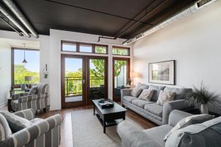 Luxurious 2BDR Loft Condo with Stunning Views in Grand Haven - Grand Haven - 2