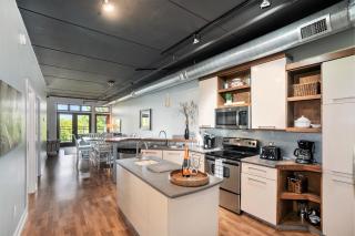 Luxurious 2BDR Loft Condo with Stunning Views in Grand Haven - Grand Haven - 7