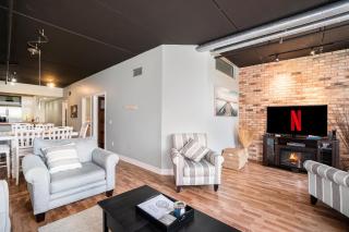 Luxurious 2BDR Loft Condo with Stunning Views in Grand Haven - Grand Haven - 1