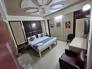 A Family Hotel Oppera Near IGI Airport - New Delhi - 3