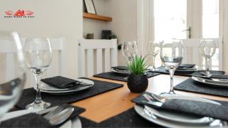 Modern 3-Bedroom Home - Sleeps 6 - 15 Mins to Town - Darlington - 1