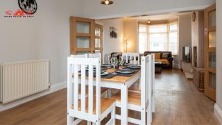 Modern 3 Bedroom House with Free Parking Central Darlington Sleeps 6 - 8