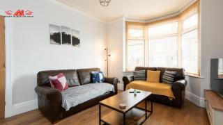 Modern 3-Bedroom Home - Sleeps 6 - 15 Mins to Town - Darlington - 4