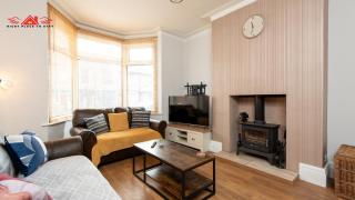 Bright & Comfortable 3-Bedroom Home in Darlington - 0