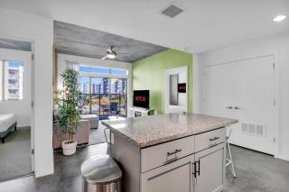 Centric 2BR In HEART of DTPHX Free Garage Parking - Phoenix - 9