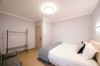 Downtown, 2BR 1LR 1KT 1BA, near Pedestrian St, the Bund, Pearl Tower - 2