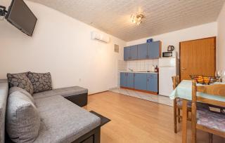 Nice Apartment In Pag With Wifi - 8