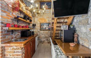 1 Bedroom Awesome Home In Drivenik - Drivenik - 5