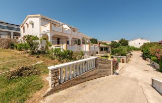 2 Bedroom Nice Apartment In Pag - 5