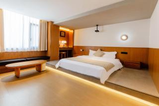 Tuji Lane and Fanghe Homestay (West Street Kaiyuan Temple Branch) - 1