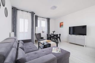 Fabryczna Modern Apartment with Balcony & Parking in Cracow by Noclegi Renters - Krakow - 7