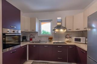 Villa Orange, a charming holiday home with a pool & fenced garden - Raša - 7