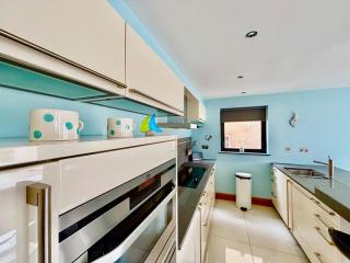 Luxury Coastal Getaway - 5