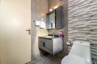 luxury elegant furnished three bedroom apartment with children playground ,swimming pool relaxing rooftop with amazing city views, ample parking space and proximity to major shopping malls - Nairobi - 3