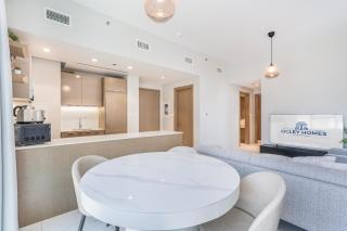 Modern Family Home with Dubai Skyline Views - 1