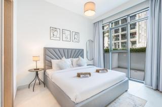 Modern Family Home with Dubai Skyline Views - 9