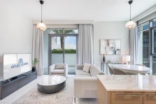 Modern Family Home with Dubai Skyline Views - 3