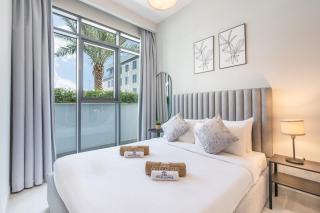 Modern Family Home with Dubai Skyline Views - 5