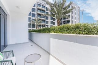 Modern Family Home with Dubai Skyline Views - 4