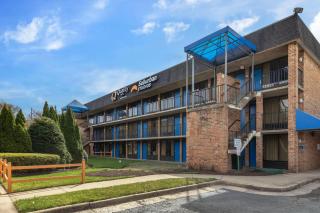Suburban Studios Tysons Corner - Vienna - 9