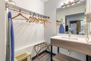 Suburban Studios Tysons Corner - Vienna - 3