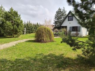 Uroczny domek z dużym ogrodem i tarasem blisko jeziora, cisza i spokój - - 1