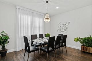 Chic Gateway - 5 Bedroom with Pool and Spa - Orlando - 1
